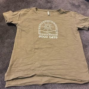 Adorable like brand new tee